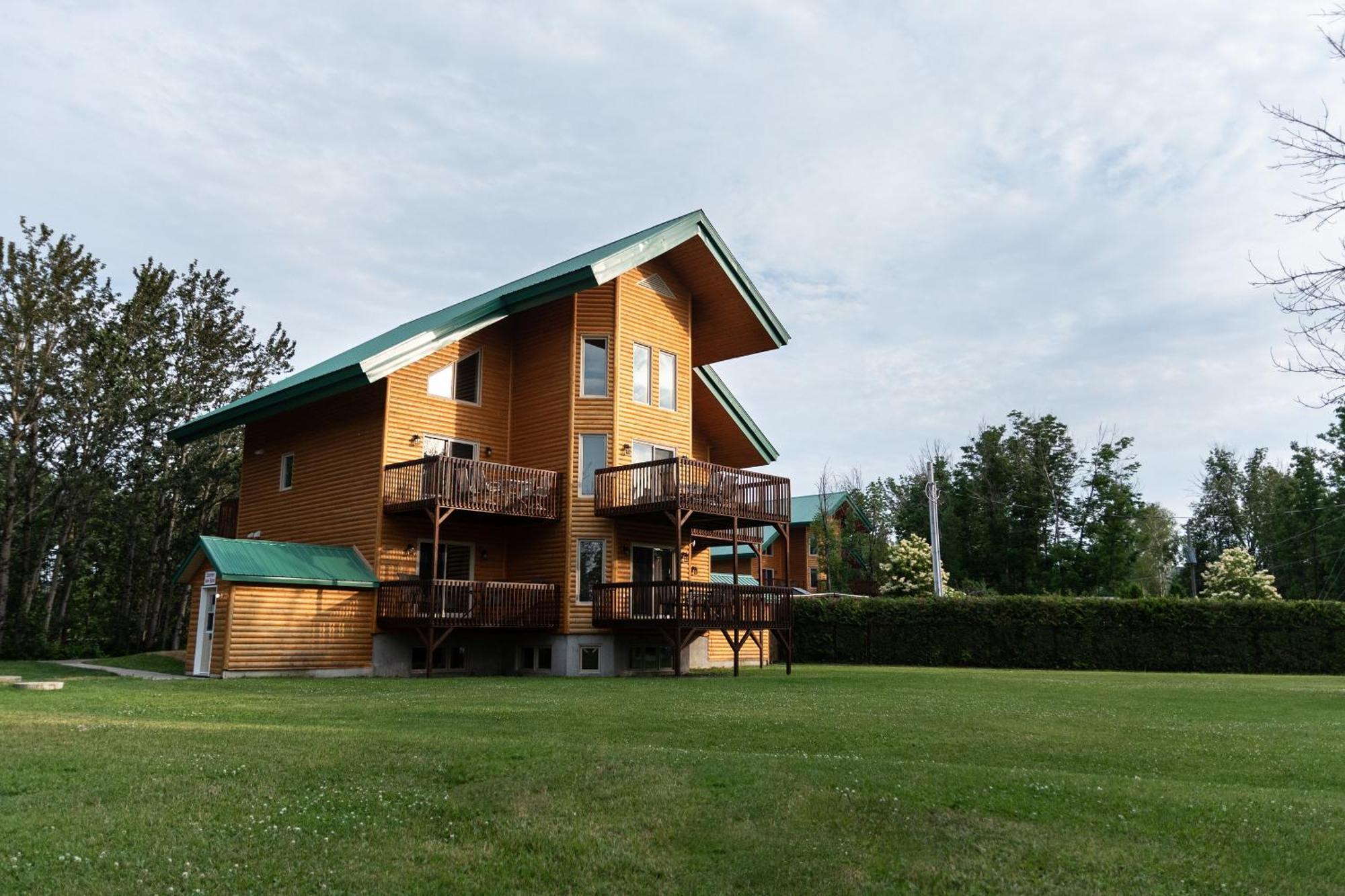 Chalets Et Spa Lac Saint-Jean Chambord Bagian luar foto