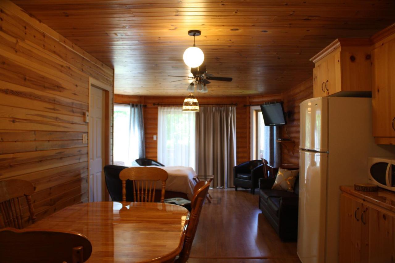 Chalets Et Spa Lac Saint-Jean Chambord Bagian luar foto